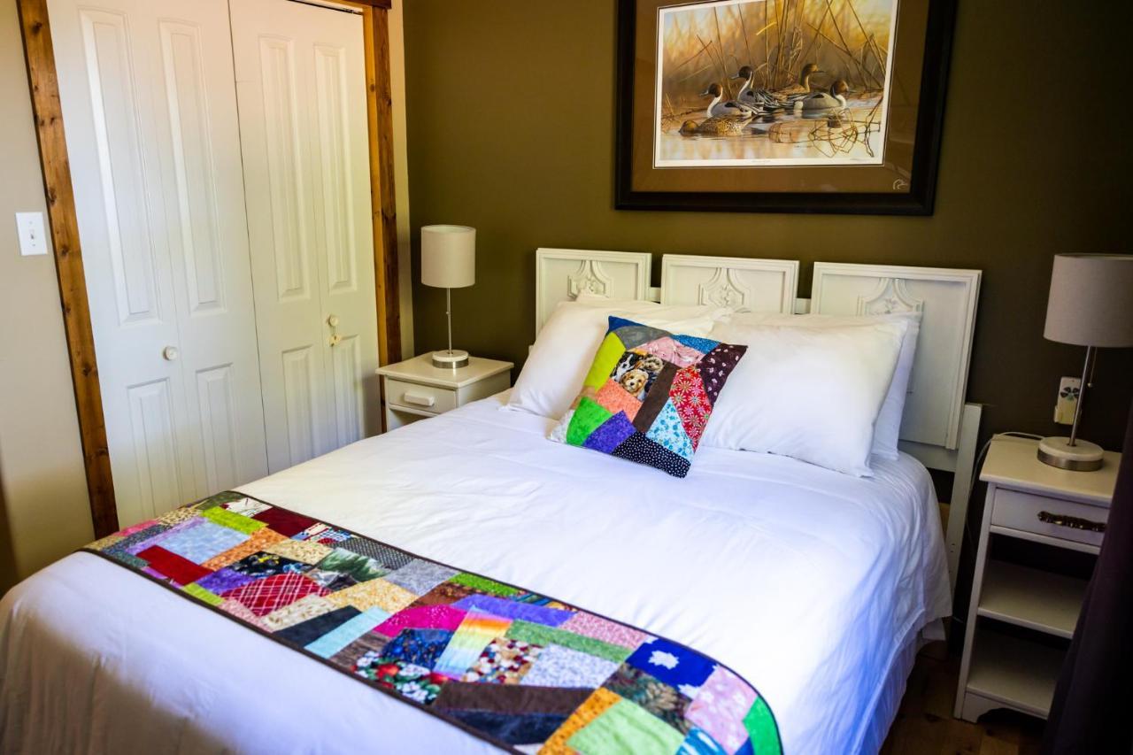 Upper Humber Settlement Bed and Breakfast Cormack Exteriör bild